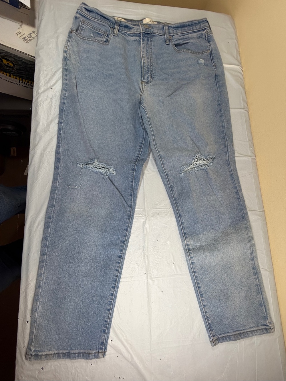 Universal Thread Light Blue Straight Leg Women Jeans